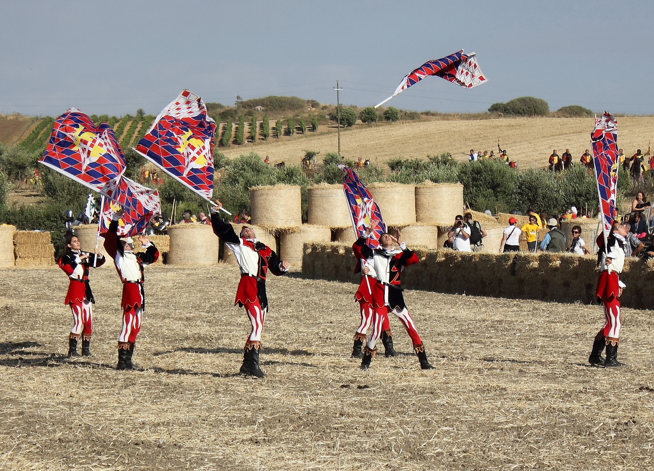 Sbandieratori a "Sa Batalla" di ariosa