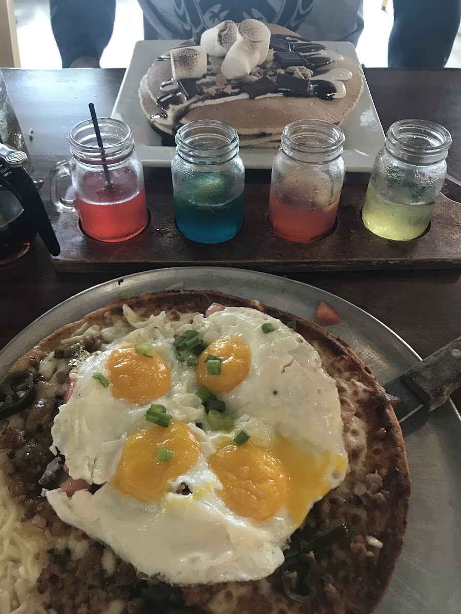 Cauliflower crust breakfast pizza (big enough for 2 people or ok for leftovers) and lemonade flight