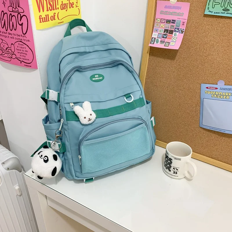 Ruime schooltas voor meisjes in de brugklas. Ergonomisch ontwerp, veel opbergruimte en ideaal voor boeken, schriften en andere benodigdheden.