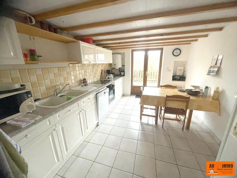 Vente maison 8 pièces 130 m² à Escoutoux (63300), 170 000 €