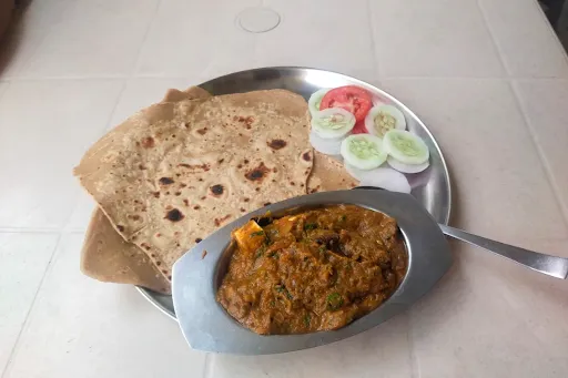 Plain Paratha [2 Pieces] With Kadai Paneer