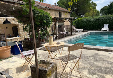 Maison avec piscine et jardin 3