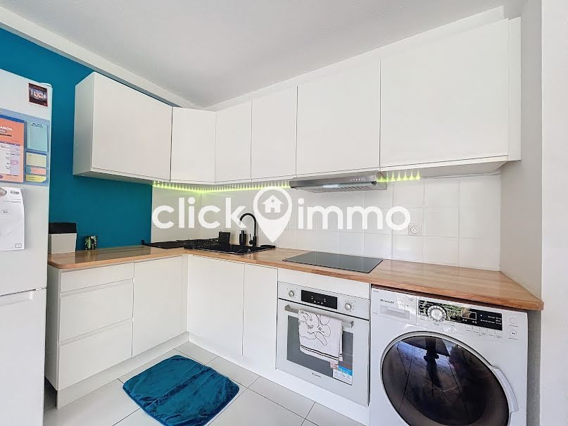 Location meublée appartement 2 pièces 35 m² à Les abymes (97139), 820 €