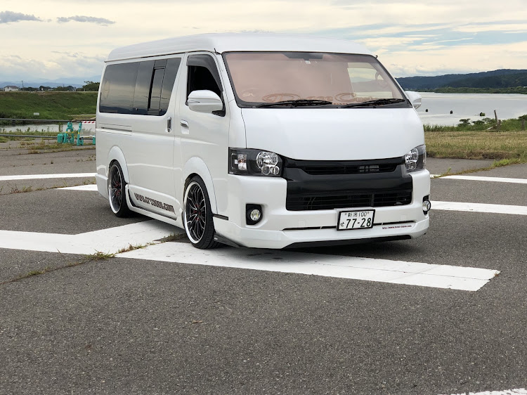 ハイエースバンのホイール交換・タイヤ交換に関するカスタム事例の投稿画像3枚目