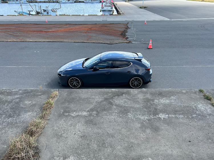 MAZDA3のテイン車高調・柿本改・ブラックアルマイトリム・マーベリック1307Mに関するカスタム事例の投稿画像1枚目
