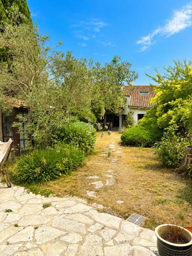 House purchase in Le bois-plage-en-re (17580) - House with lush garden and pathway
