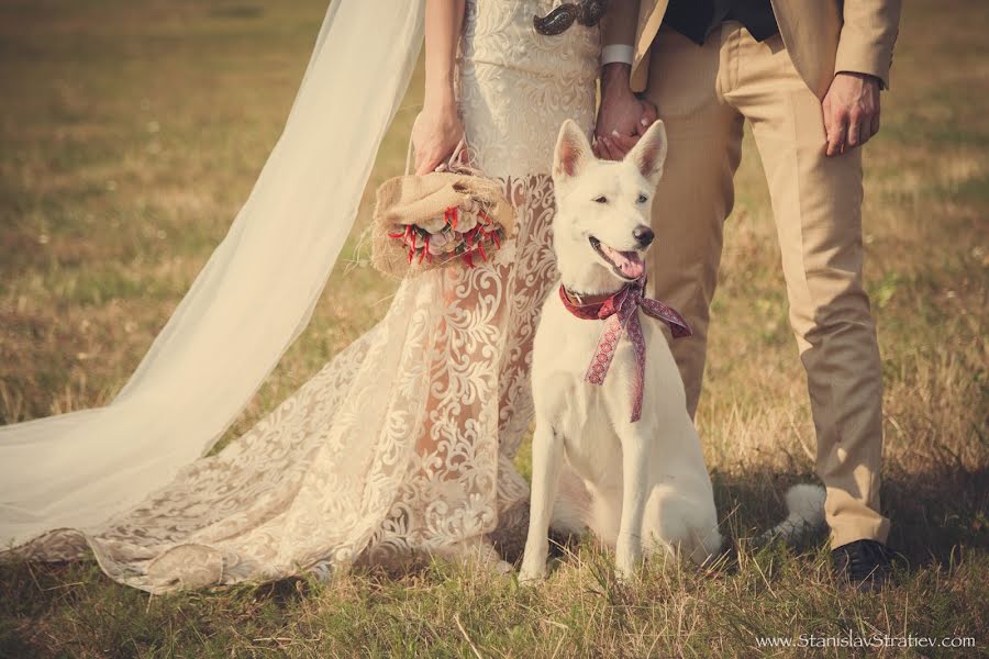 Fotógrafo de casamento Stanislav Stratiev (stratiev). Foto de 11 de dezembro 2019