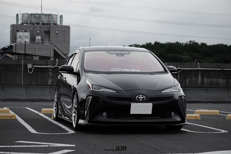プリウスのKuhl Racing・VERZ-WHEELS・GJ-R・カメ活・納車1年記念に関するカスタム事例の投稿画像2枚目