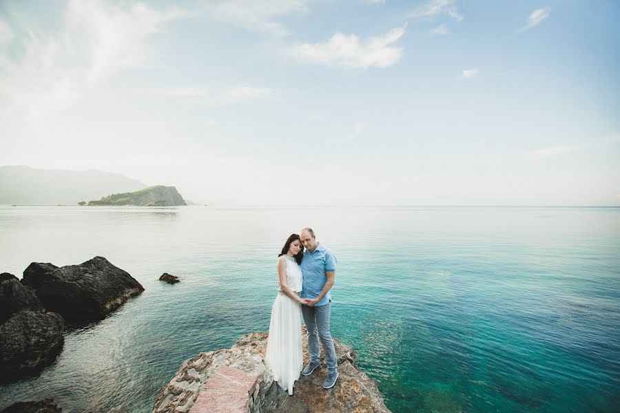 Wedding photographer Nata Rolyanskaya (natarolianskii). Photo of 4 July 2016