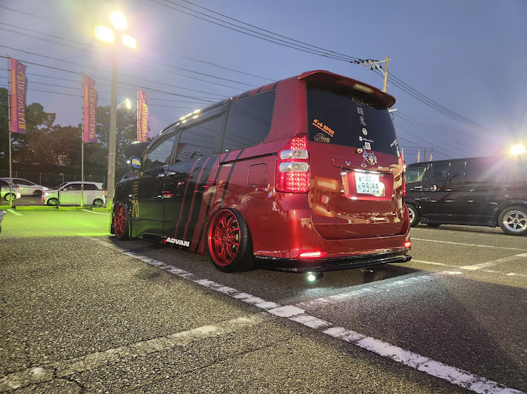 ヴォクシーのCUSTOM雅FAMILY・bireigarage・ADVANカラー・ホタルランプ・通勤シャコタカましーんに関するカスタム事例の投稿画像2枚目