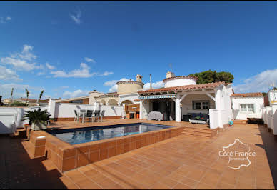 Villa with pool and terrace 5