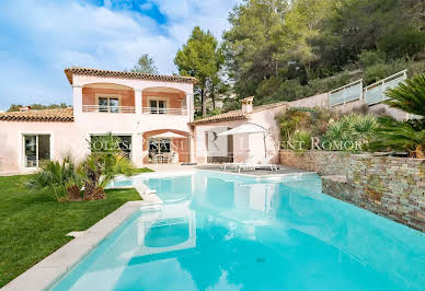 Villa with pool 4