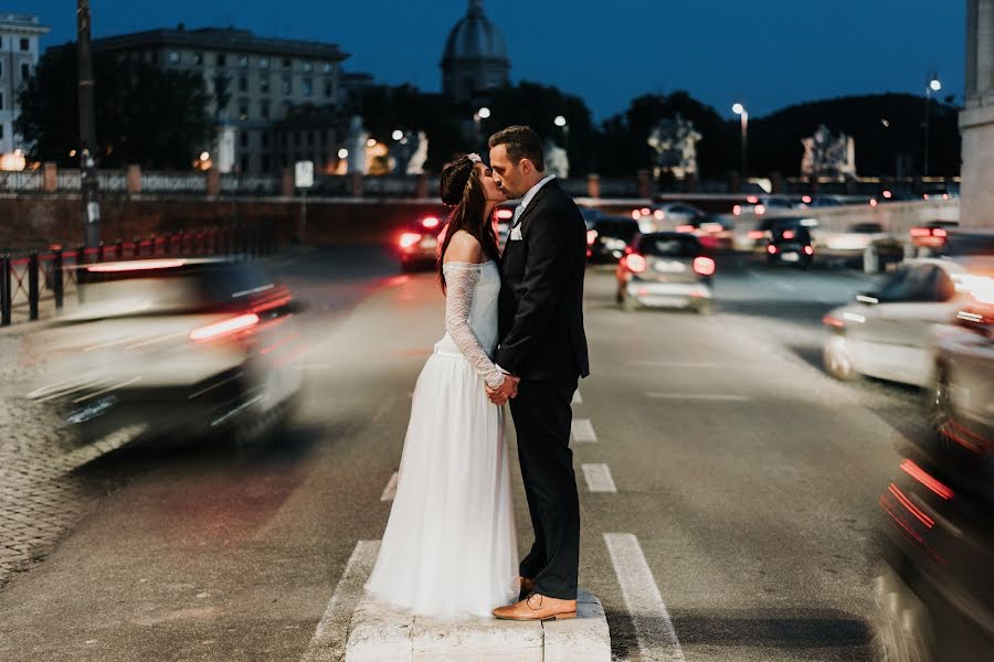 Fotógrafo de bodas Szabolcs Locsmándi (thelovereporters). Foto del 30 de noviembre 2023