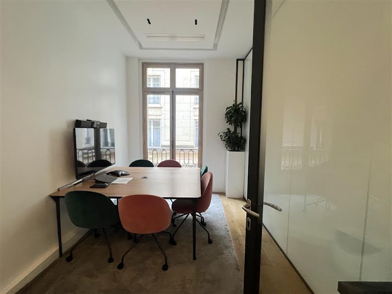 Location  locaux professionnels  300 m² à Paris 17ème (75017), 20 625 €