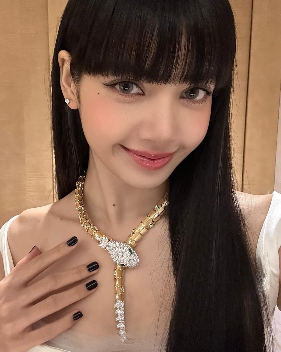 BLACKPINK's Lisa And ITZY's Lia Wore The Same CELINE Top But Served Totally  Different Vibes - Koreaboo