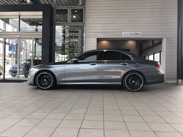 Eクラス セダンのホイール交換・洗車に関するカスタム事例の投稿画像2枚目