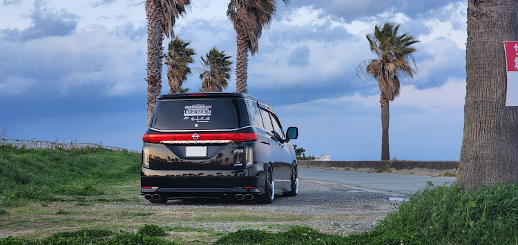 エルグランドのOBSESSION・夕焼けと愛車・ハワイアンスタイル・1人撮影会に関するカスタム事例の投稿画像4枚目