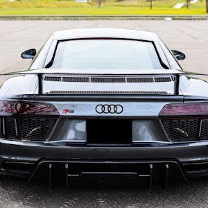 R8 クーペ