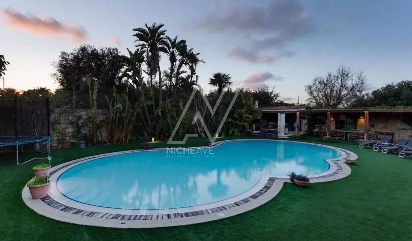 House with pool Swieqi