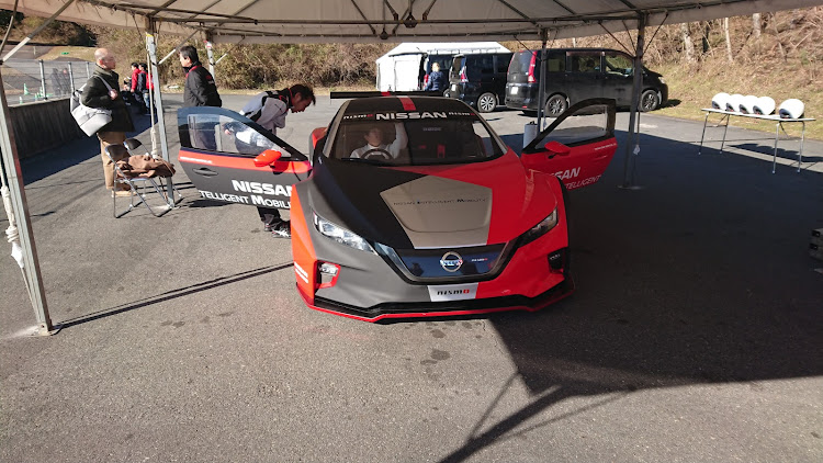 スカイライン GT-RのＢＮＲ34Rさんが投稿したカスタム事例の投稿画像4枚目