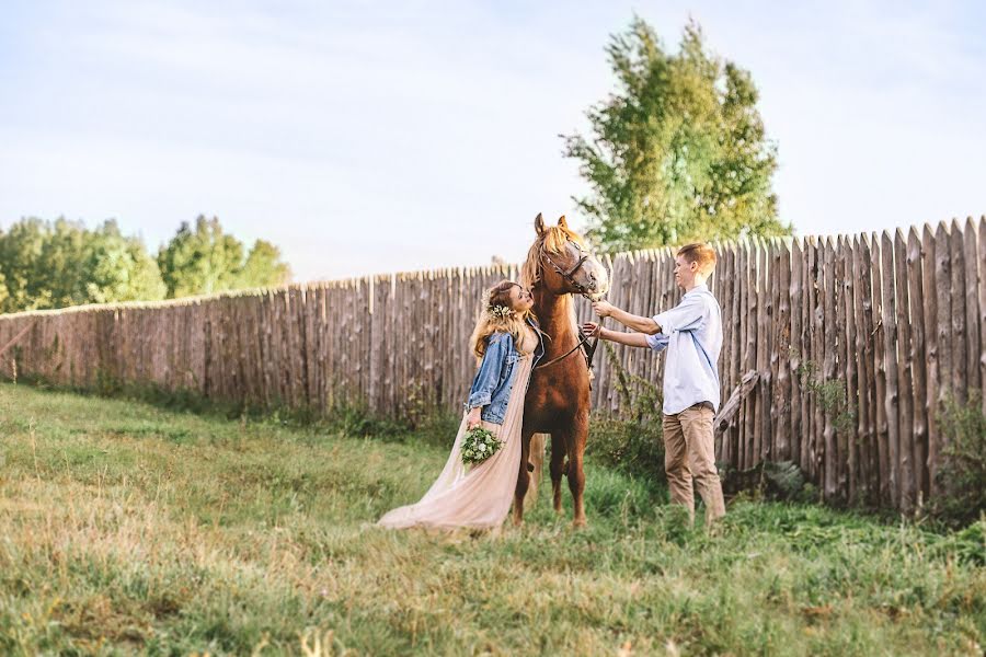 Fotografo di matrimoni Yuliya Galyamina (theglue). Foto del 15 aprile 2019