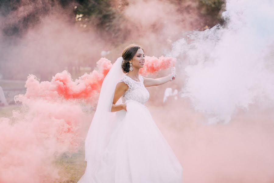 Fotógrafo de casamento Anastasiya Besselovskaya (modjostudio). Foto de 16 de agosto 2018