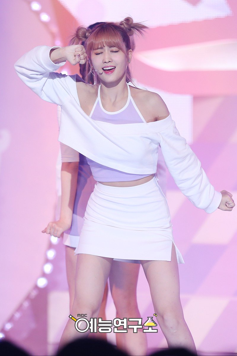 10 Times Twice Momo S Stage Outfits Made Us Scream Step On Me Koreaboo