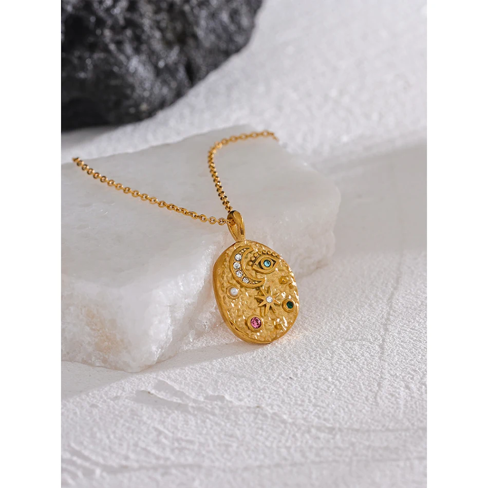 Collier artistique rétro Lune avec opale naturelle et zircon. Un bijou unique pour sublimer votre style et votre élégance.