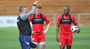 Bidvest Wits head coach Gavin Hunt (L)  in a discussion with Scottish striker Simon Murray (C) and South Africa international Gift Motupa (R) at their training base at Sturrock Park in Johannesburg on October 17 2018.  