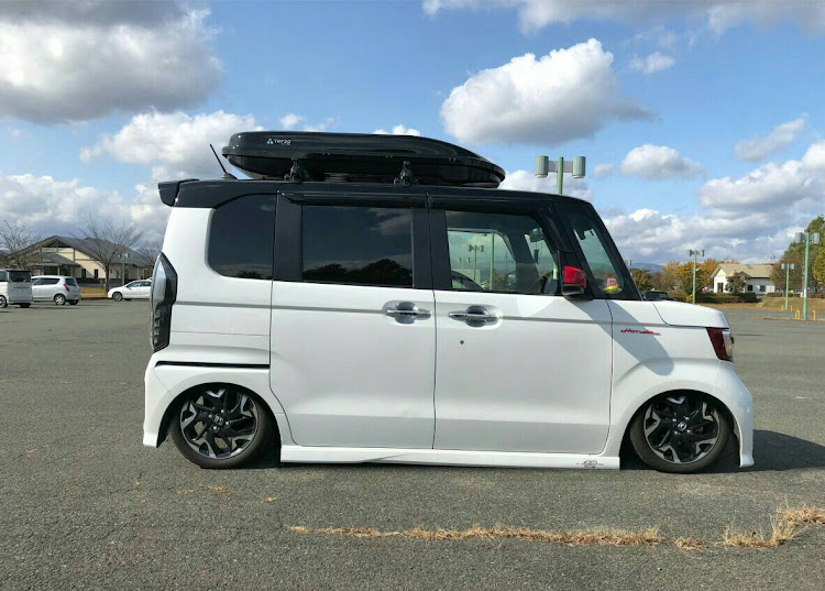 Nボックスカスタムの超車高調アプリ・純ベタ？に関するカスタム事例の投稿画像2枚目