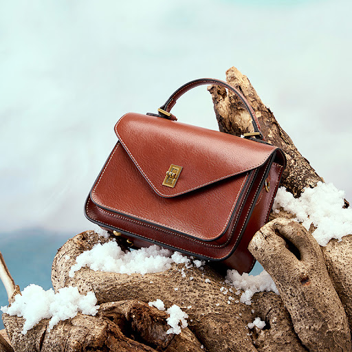 Title 1, Womens leather single-shoulder crossbody bag. ...