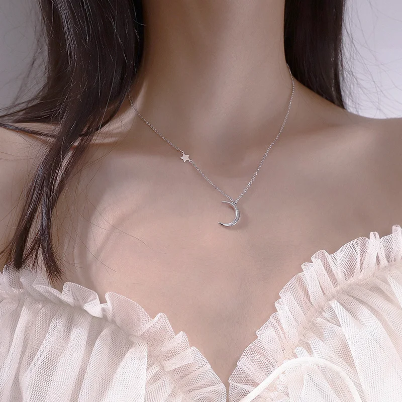 Title 2, Collar Moon XINGX para mujer. Elegancia celesti...