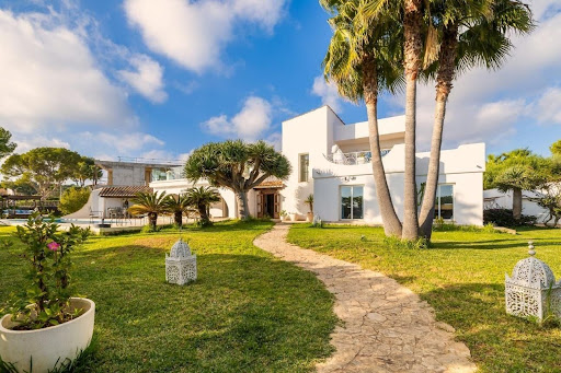 Property with pool 3