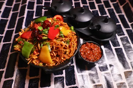 Chicken Singapuri Hakka Noodles