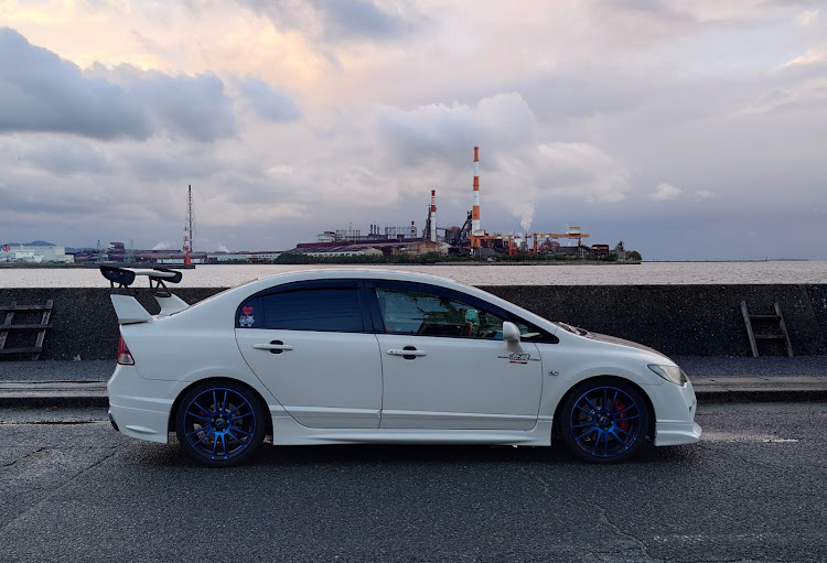 シビックタイプRの猛暑日・マフラーサウンド・柿本改 FULLMEGA N1+ Rev・セダンは横から見た時が最高！・ピックアップされてみたいに関するカスタム事例の投稿画像1枚目