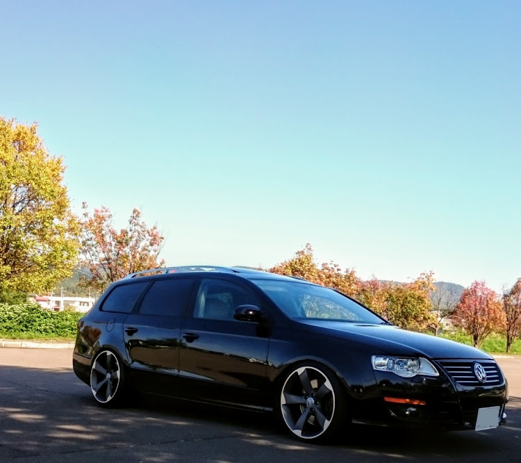 パサートのVW・Passat・右斜め前写真展・rubadabに関するカスタム事例の投稿画像1枚目