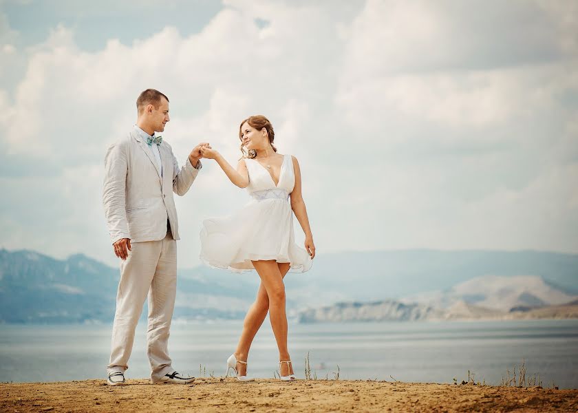 Fotógrafo de casamento Irina Bakach (irinabakach). Foto de 15 de setembro 2014