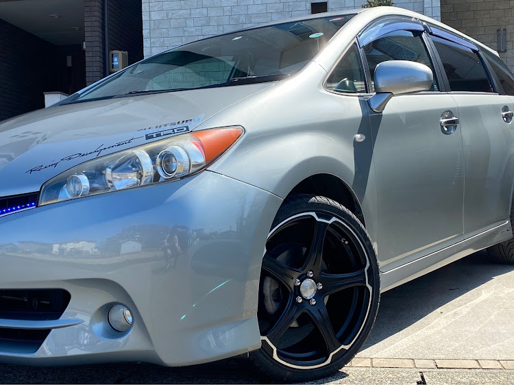 ウィッシュのコーティング・洗車・19インチ・フェニーチェに関するカスタム事例の投稿画像1枚目