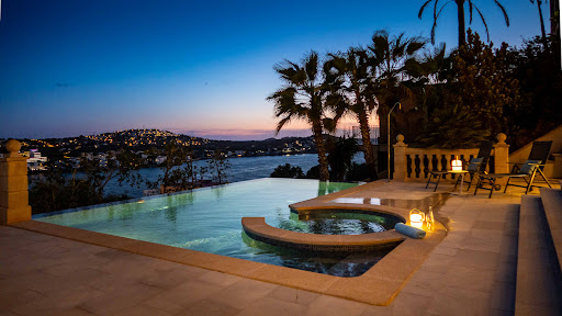 Villa avec piscine en bord de mer 1