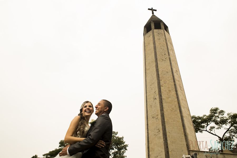 結婚式の写真家Erika Camilo (puertasanchez)。2016 4月25日の写真