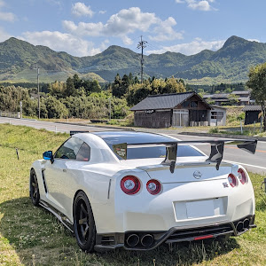 NISSAN GT-R