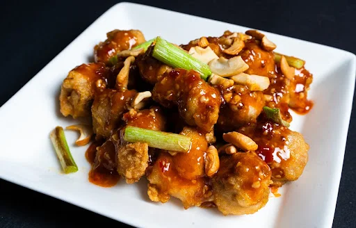 Tobanjan Chicken With Cashewnuts