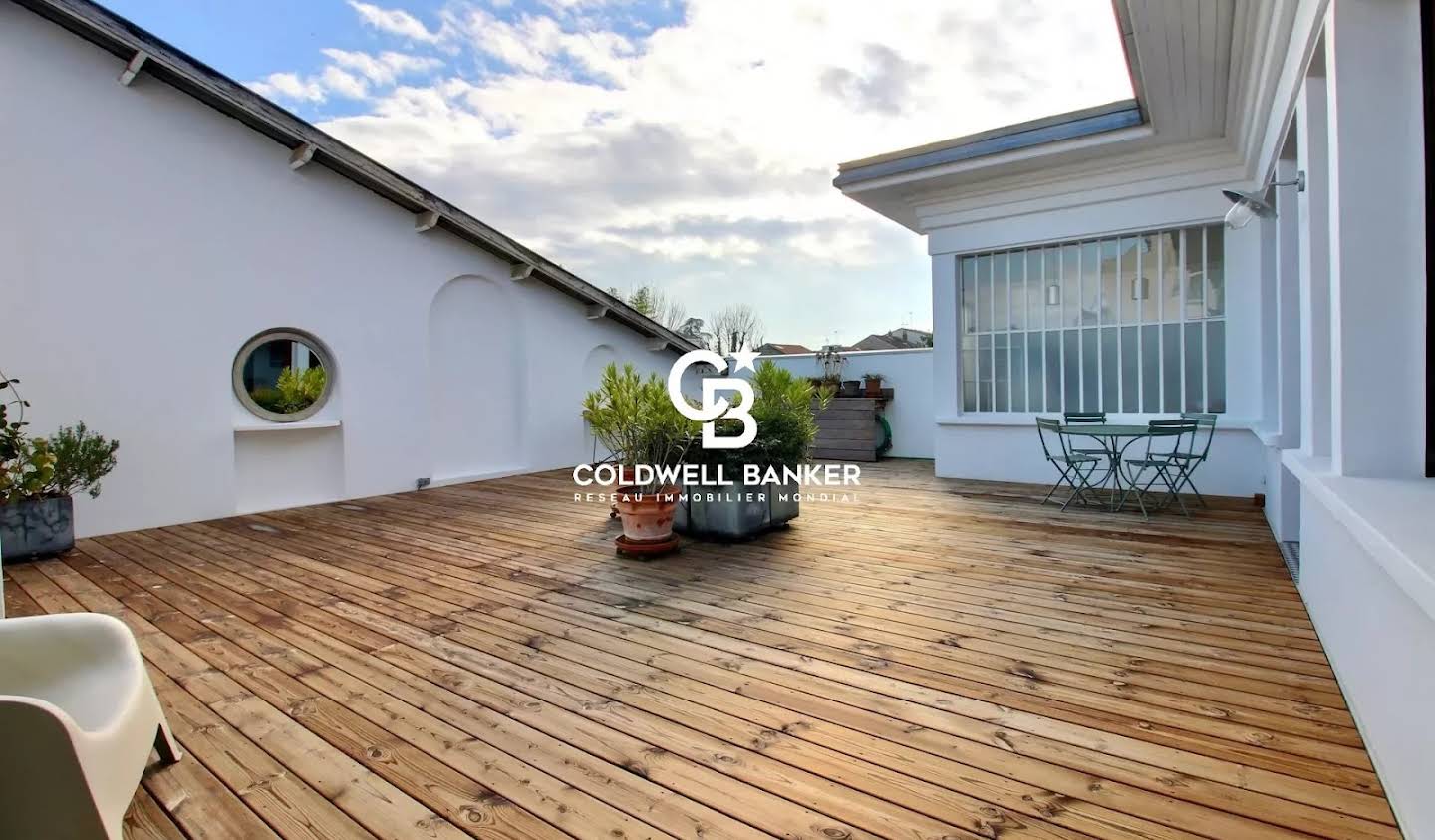 Apartment with terrace Bordeaux