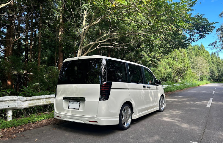 ステップワゴンの新緑と愛車・シンプル・６月もよろしくお願いしますに関するカスタム事例の投稿画像2枚目