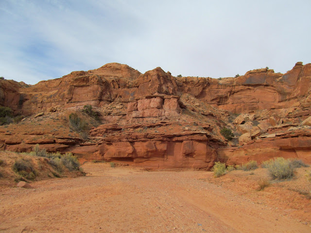 Horseshoe Canyon running left to right at the mouth of Spur Fork