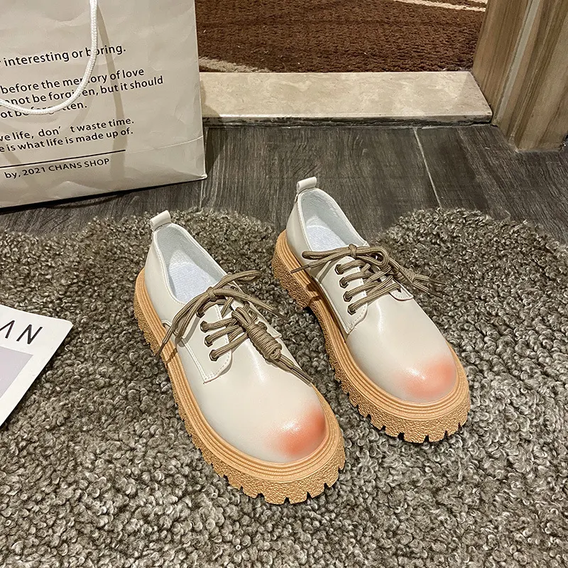 Title 4, Britse kleine leren schoenen dames lente nieuw....