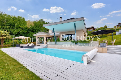 House with pool and terrace 5