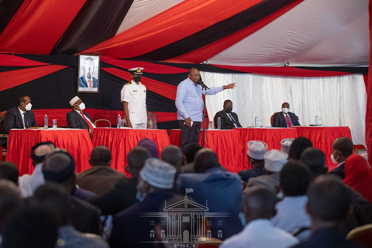 President Uhuru Kenyatta addressing leaders from North Eastern region.