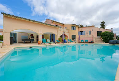 Villa avec piscine et terrasse 7