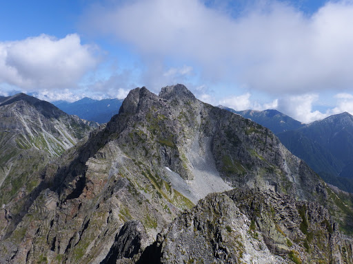 前方に北穂高岳